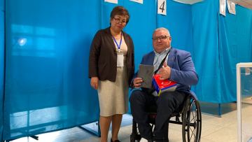 Член Общественного совета Алматы до участка голосования добрался на инватакси
