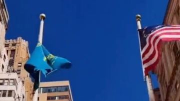 В Нью-Йорке подняли флаг Казахстана в честь Дня Республики