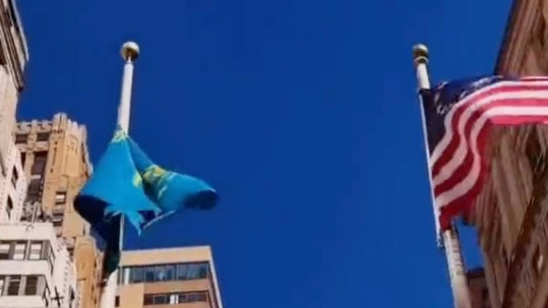 В Нью-Йорке подняли флаг Казахстана в честь Дня Республики